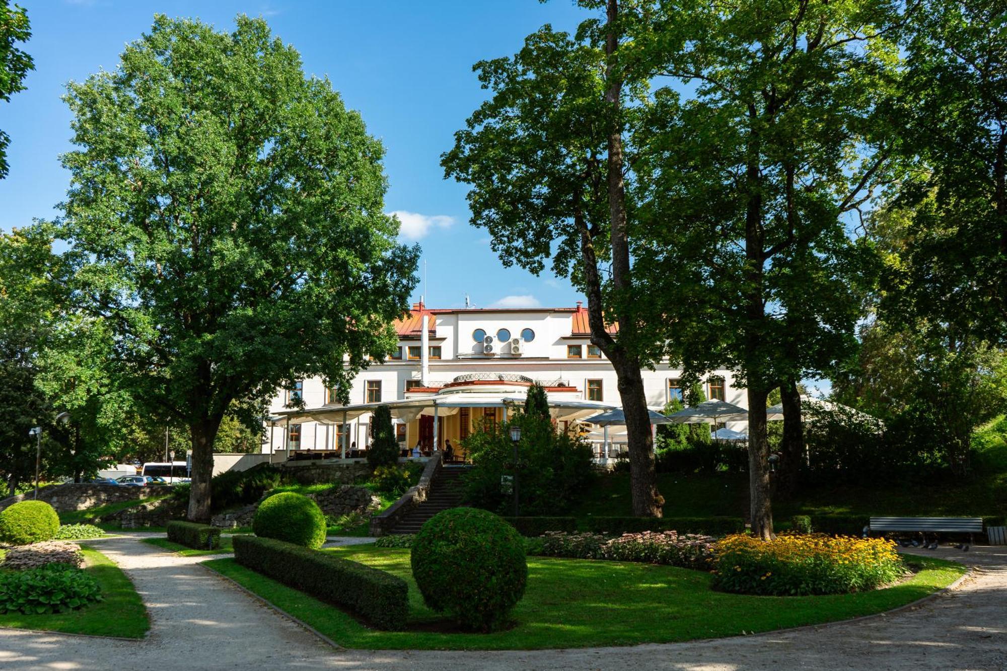 Hotel Cesis Exterior photo
